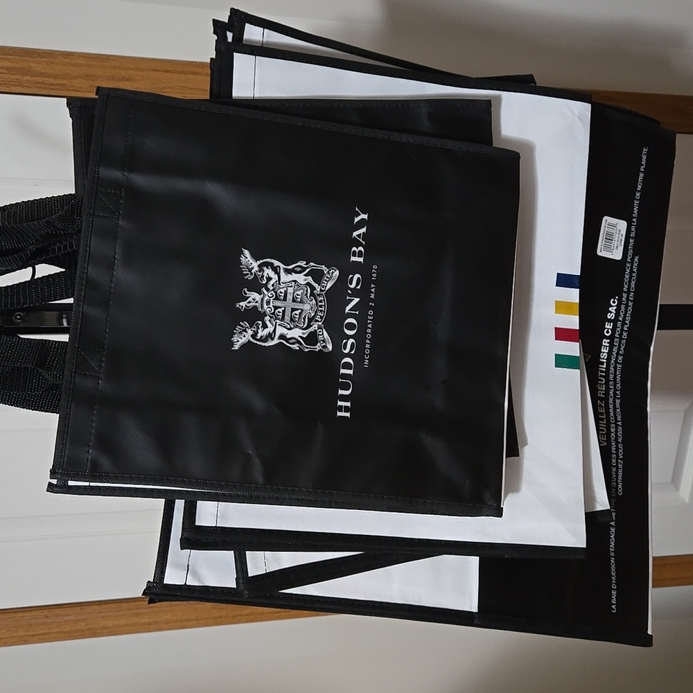 Hudson Bay Reusable Bags NWT Set Of 6 Bags